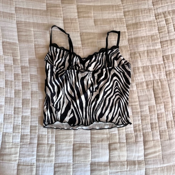 Zebra Lace Tank Top - Picture 2 of 2